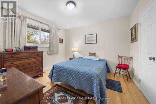 100 Colborne St W, Kawartha Lakes, ON - Indoor Photo Showing Bedroom