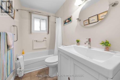 100 Colborne St W, Kawartha Lakes, ON - Indoor Photo Showing Bathroom