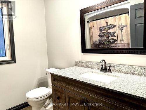 2381 Portage Rd, Kawartha Lakes, ON - Indoor Photo Showing Bathroom