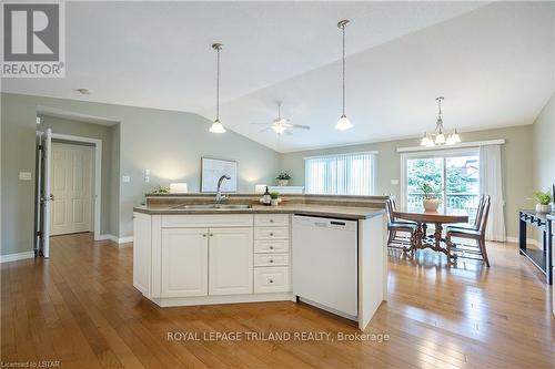 #46 -620 Thistlewood Dr, London, ON - Indoor Photo Showing Kitchen With Double Sink