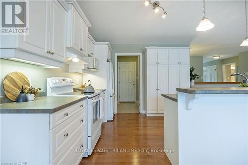 #46 -620 Thistlewood Dr, London, ON - Indoor Photo Showing Kitchen
