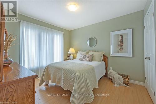 #46 -620 Thistlewood Dr, London, ON - Indoor Photo Showing Bedroom