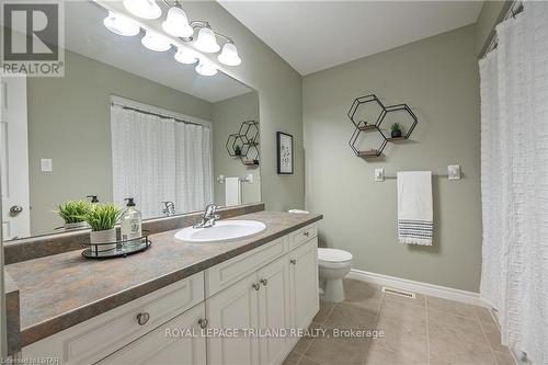 #46 -620 Thistlewood Dr, London, ON - Indoor Photo Showing Bathroom
