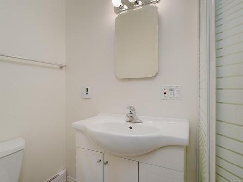 2480 Bidston Rd, Mill Bay, BC - Indoor Photo Showing Bathroom