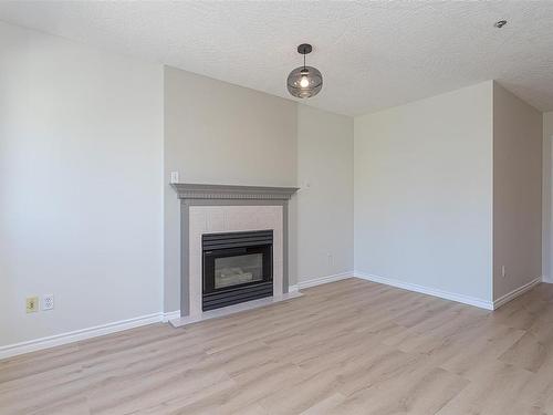 311-545 Manchester Rd, Victoria, BC - Indoor Photo Showing Living Room With Fireplace