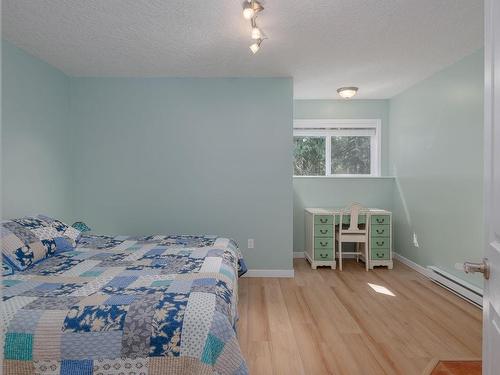 3460 Cobble Hill Rd East, Cobble Hill, BC - Indoor Photo Showing Bedroom