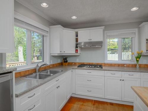 3460 Cobble Hill Rd East, Cobble Hill, BC - Indoor Photo Showing Kitchen With Double Sink