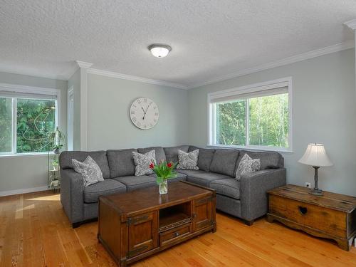 3460 Cobble Hill Rd East, Cobble Hill, BC - Indoor Photo Showing Living Room