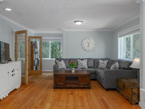 3460 Cobble Hill Rd East, Cobble Hill, BC - Indoor Photo Showing Living Room