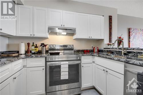 545 St Laurent Boulevard Unit#2206, Ottawa, ON - Indoor Photo Showing Kitchen With Upgraded Kitchen