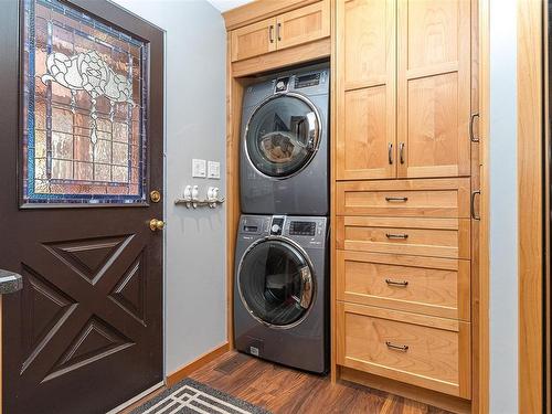 551 Ruby Cres, Nanaimo, BC - Indoor Photo Showing Laundry Room