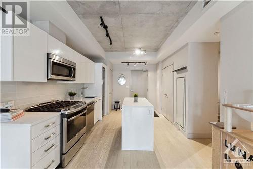 224 Lyon Street N Unit#812, Ottawa, ON - Indoor Photo Showing Kitchen With Upgraded Kitchen