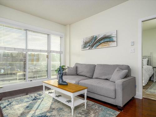 305-194 Beachside Dr, Parksville, BC - Indoor Photo Showing Living Room