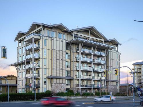 305-194 Beachside Dr, Parksville, BC - Outdoor With Facade
