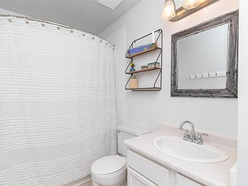 15-6110 Seabroom Rd, Sooke, BC - Indoor Photo Showing Bathroom