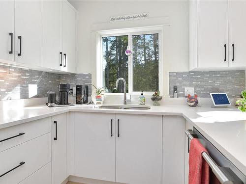 861 Tomack Loop, Langford, BC - Indoor Photo Showing Kitchen With Double Sink
