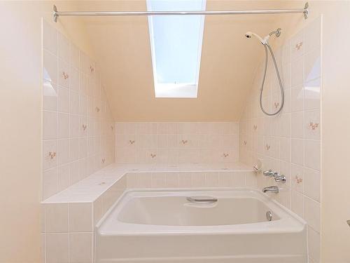 2199 Malaview Ave, Sidney, BC - Indoor Photo Showing Bathroom
