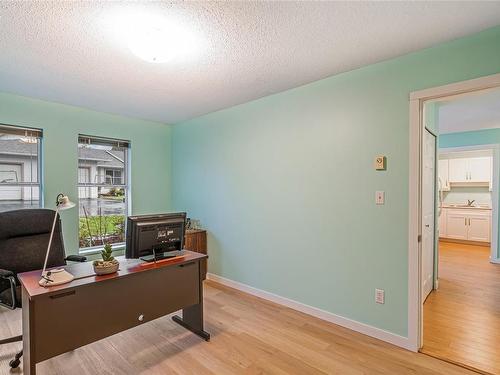 18-450 Bay Ave, Parksville, BC - Indoor Photo Showing Office