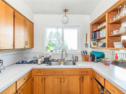 191 Mt. Erskine Dr, Salt Spring, BC - Indoor Photo Showing Kitchen With Double Sink