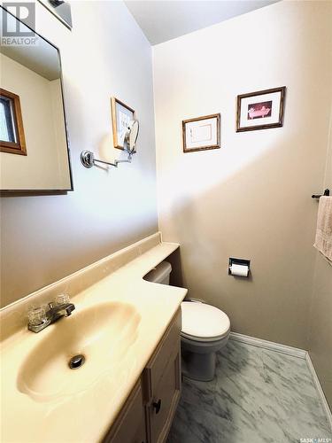 423 4Th Avenue W, Biggar, SK - Indoor Photo Showing Bathroom