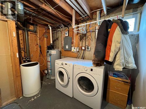 423 4Th Avenue W, Biggar, SK - Indoor Photo Showing Laundry Room