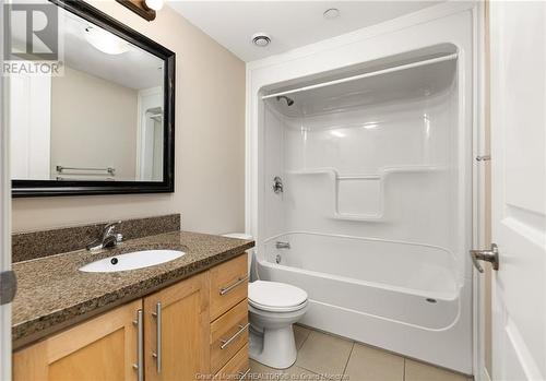 33 Sifroi Unit#304, Dieppe, NB - Indoor Photo Showing Bathroom