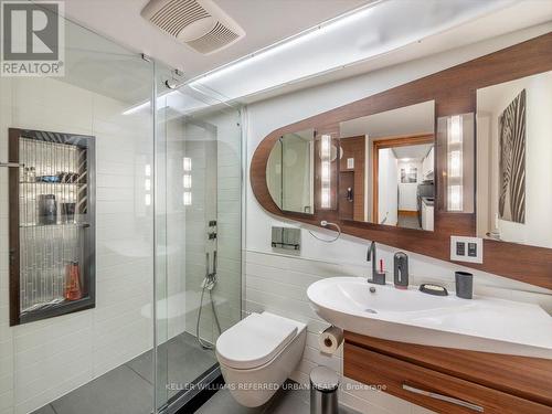 90 Burndale Ave, Toronto, ON - Indoor Photo Showing Bathroom