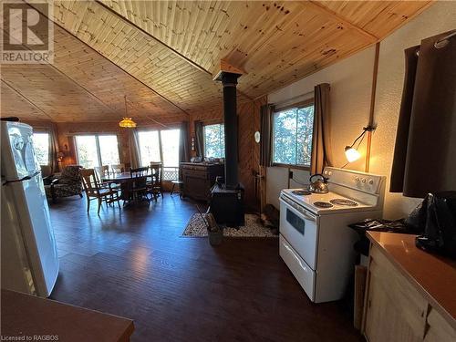 Kitchen / Dining with lots of natural light - 8 Carter Road, Northern Bruce Peninsula, ON - Indoor