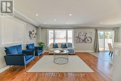 420 Newport Drive, Cambridge, ON - Indoor Photo Showing Living Room