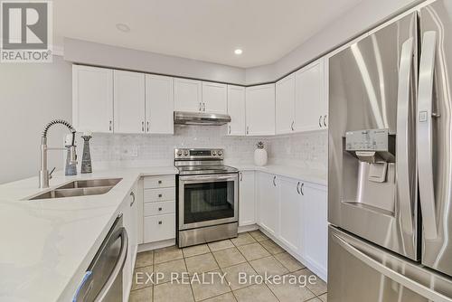 420 Newport Dr, Cambridge, ON - Indoor Photo Showing Kitchen With Double Sink