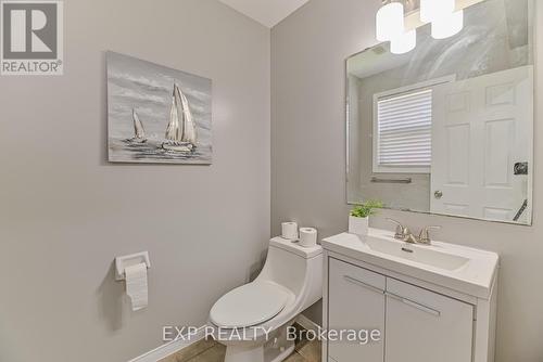 420 Newport Dr, Cambridge, ON - Indoor Photo Showing Bathroom