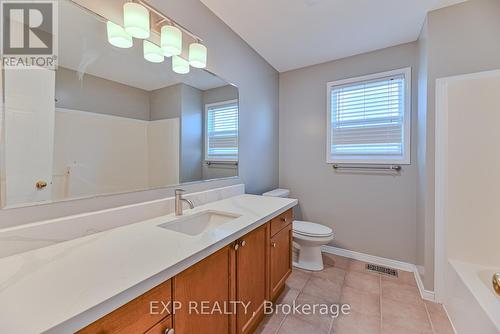 420 Newport Drive, Cambridge, ON - Indoor Photo Showing Bathroom