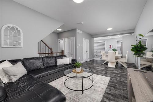 74 Loxleigh Lane, Breslau, ON - Indoor Photo Showing Living Room