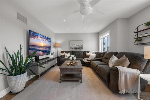 3113 Hedges Drive, Burlington, ON - Indoor Photo Showing Living Room
