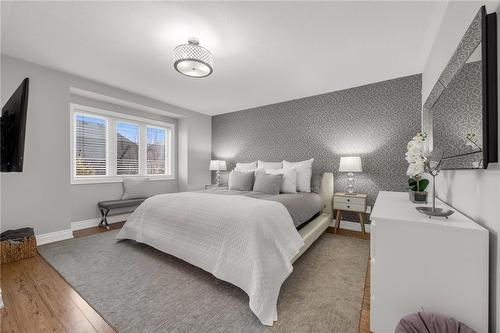 3113 Hedges Drive, Burlington, ON - Indoor Photo Showing Bedroom