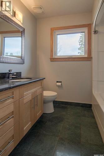 18 Mills Crescent, Saskatoon, SK - Indoor Photo Showing Bathroom