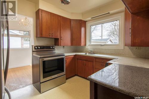18 Mills Crescent, Saskatoon, SK - Indoor Photo Showing Kitchen