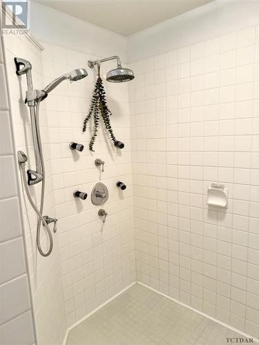 15 Superior St, Kapuskasing, ON - Indoor Photo Showing Bathroom