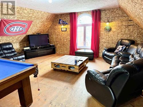 15 Superior St, Kapuskasing, ON - Indoor Photo Showing Living Room
