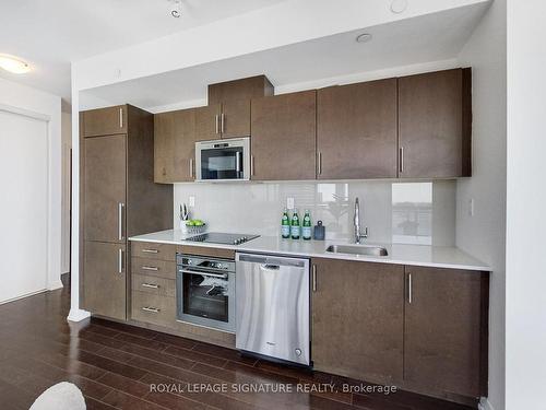 2111-460 Adelaide St E, Toronto, ON - Indoor Photo Showing Kitchen With Upgraded Kitchen