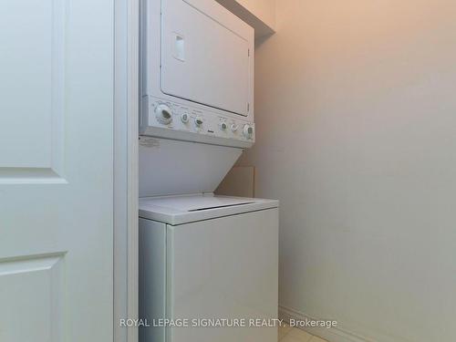 214-1200 Don Mills Rd, Toronto, ON - Indoor Photo Showing Laundry Room