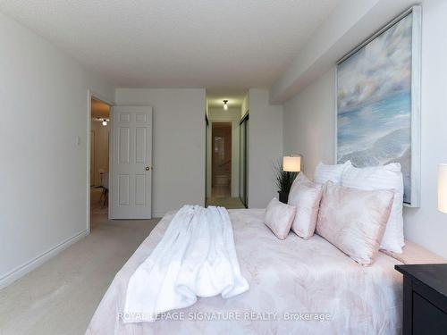 214-1200 Don Mills Rd, Toronto, ON - Indoor Photo Showing Bedroom