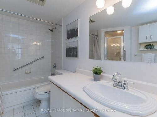 214-1200 Don Mills Rd, Toronto, ON - Indoor Photo Showing Bathroom