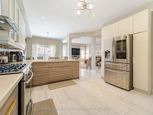 3215 Tacc Dr, Mississauga, ON - Indoor Photo Showing Kitchen