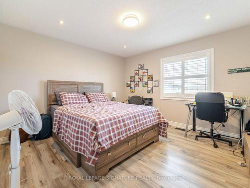 3215 Tacc Dr, Mississauga, ON - Indoor Photo Showing Bedroom