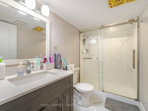3215 Tacc Dr, Mississauga, ON - Indoor Photo Showing Bathroom