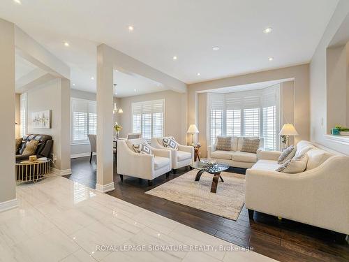 3215 Tacc Dr, Mississauga, ON - Indoor Photo Showing Living Room