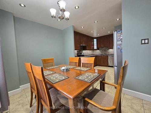 212-1055 A Forestwood Dr, Mississauga, ON - Indoor Photo Showing Dining Room