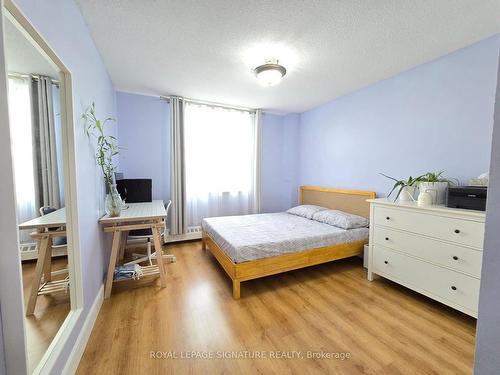 212-1055 A Forestwood Dr, Mississauga, ON - Indoor Photo Showing Bedroom