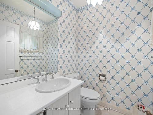 2 Chieftain Cres, Toronto, ON - Indoor Photo Showing Bathroom